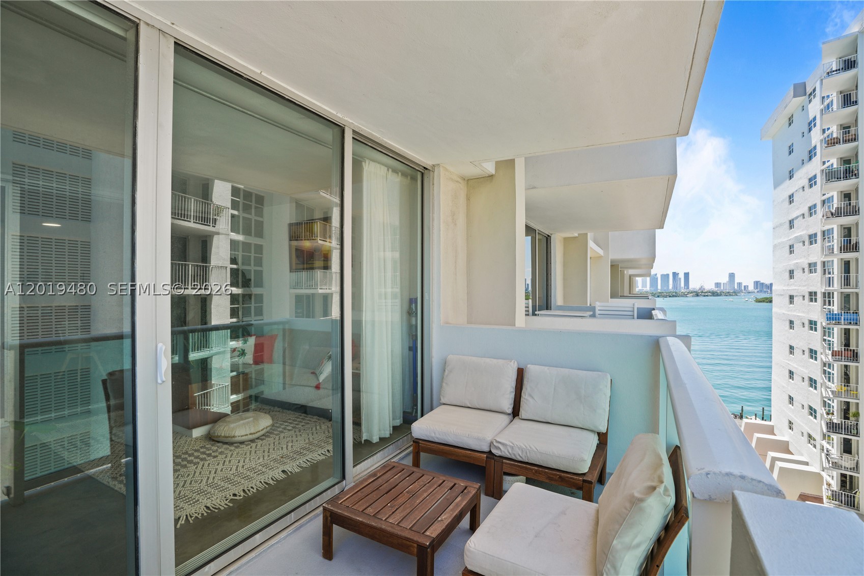1200 West Ave 819