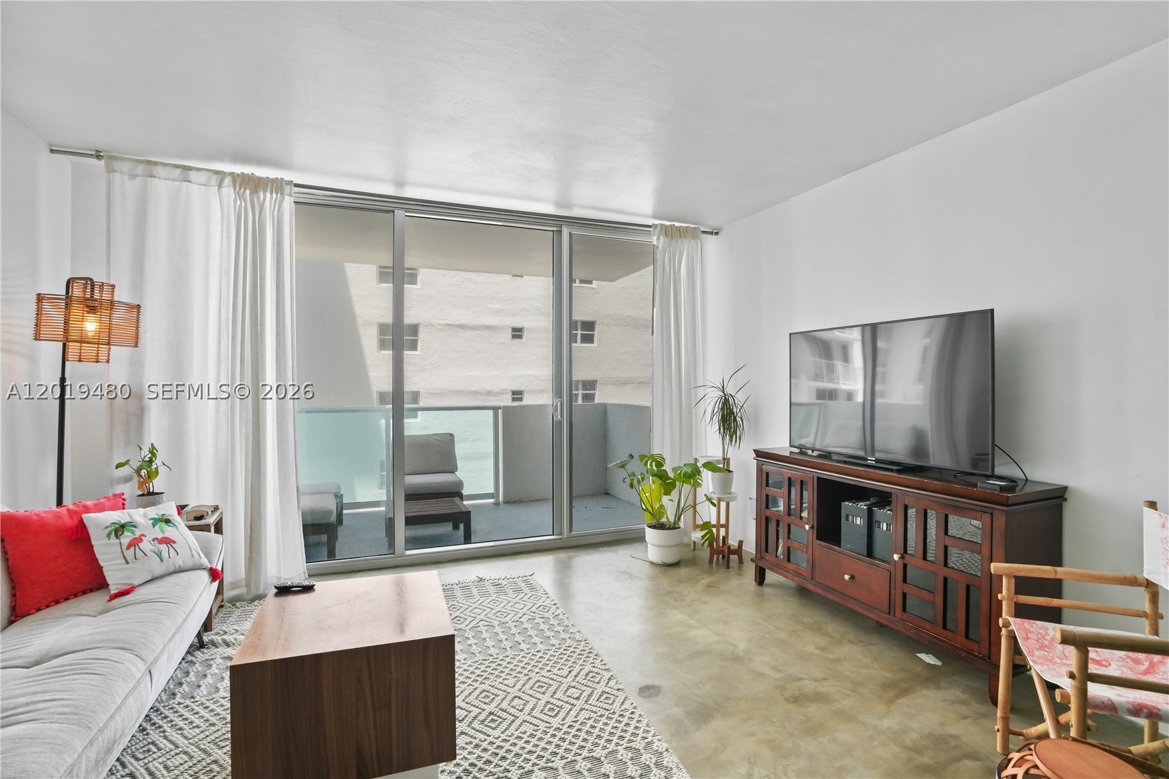 1200 West Ave 819