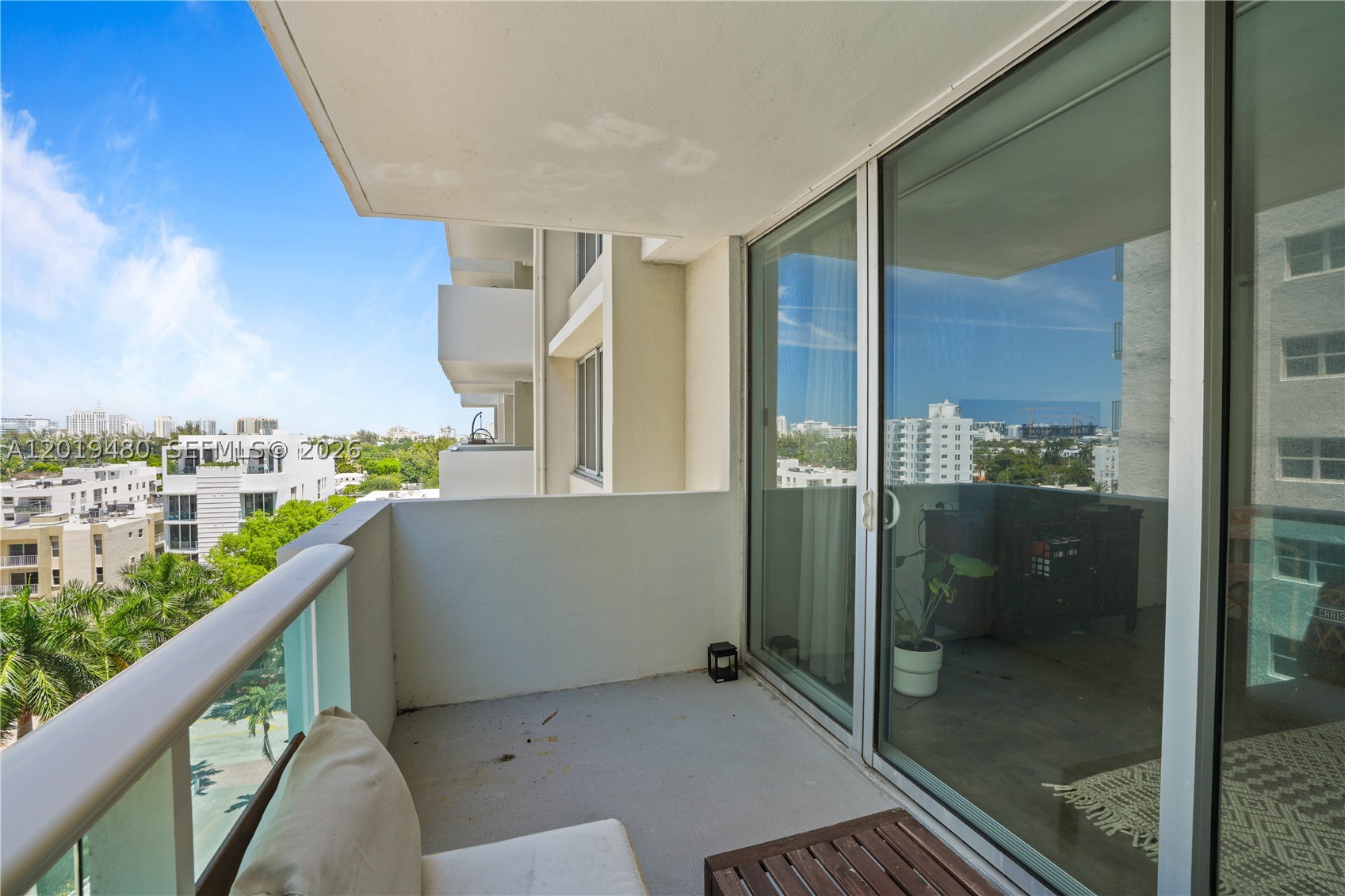 1200 West Ave 819