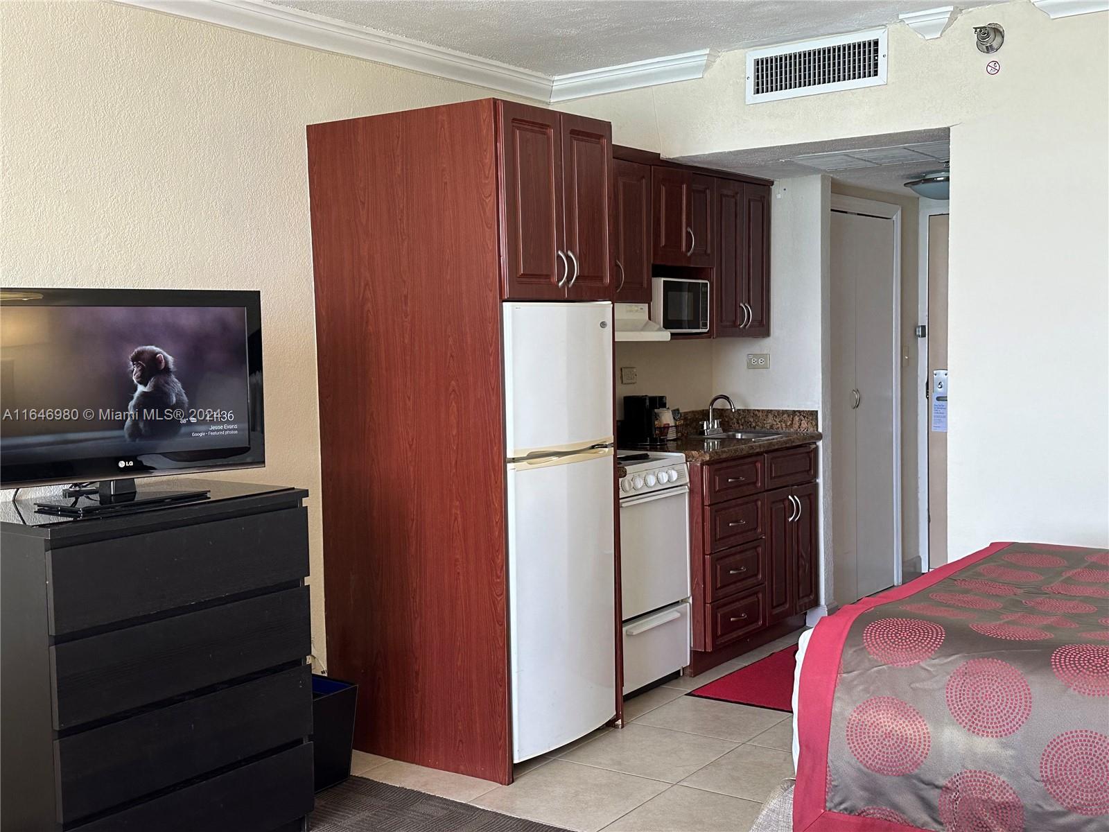 19201 Collins Ave 445