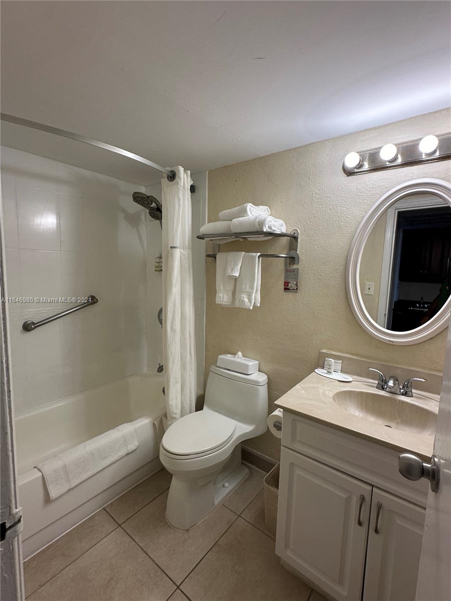 19201 Collins Ave 445