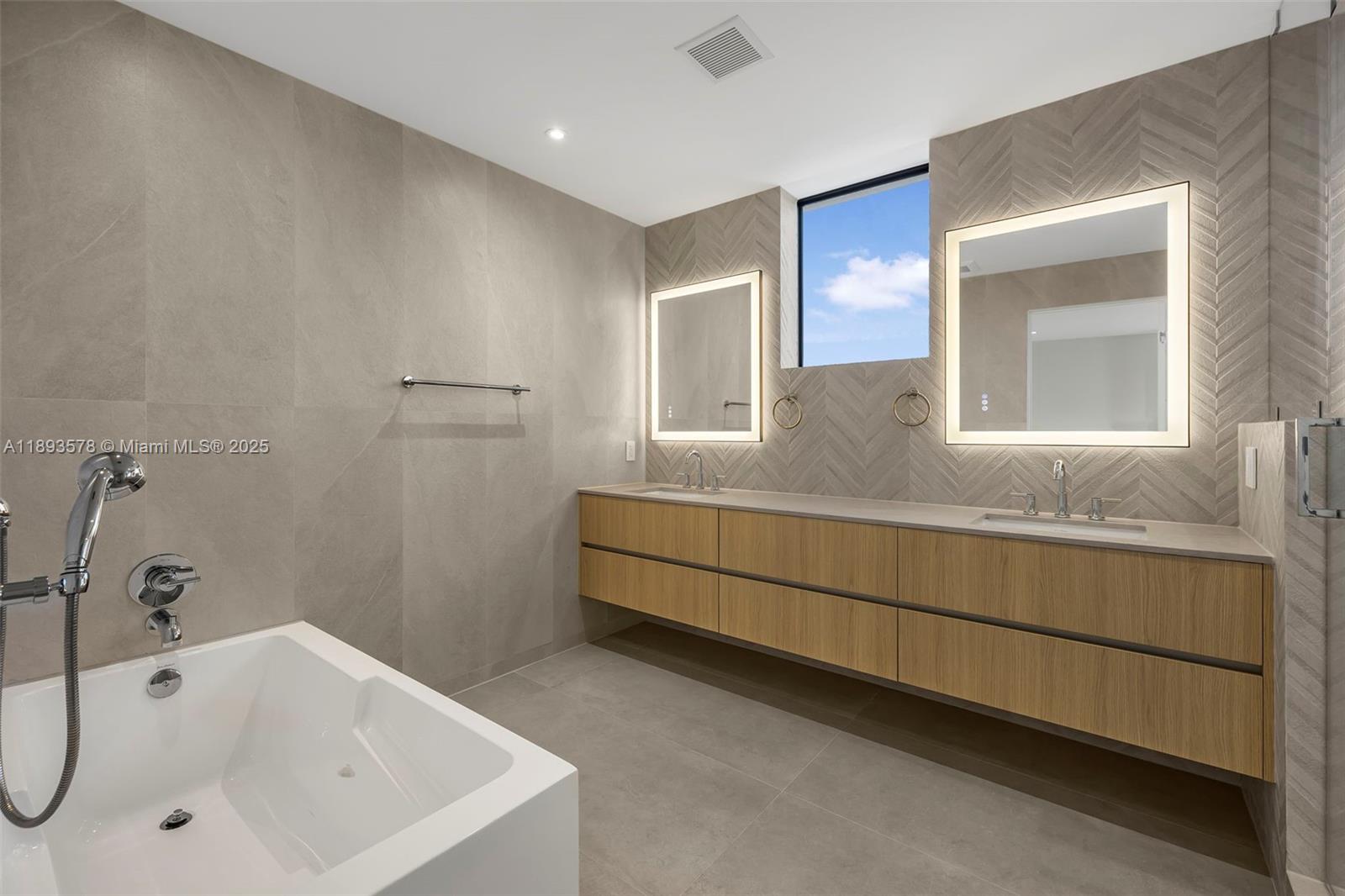 SILVER BLUFF GARDENS - Residential
