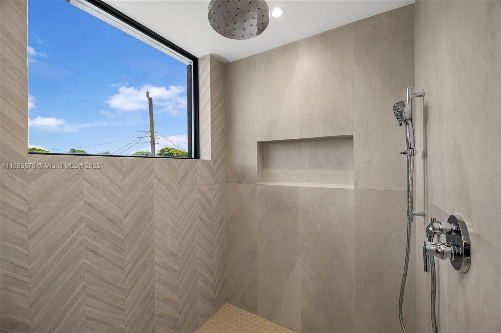 SILVER BLUFF GARDENS - Residential
