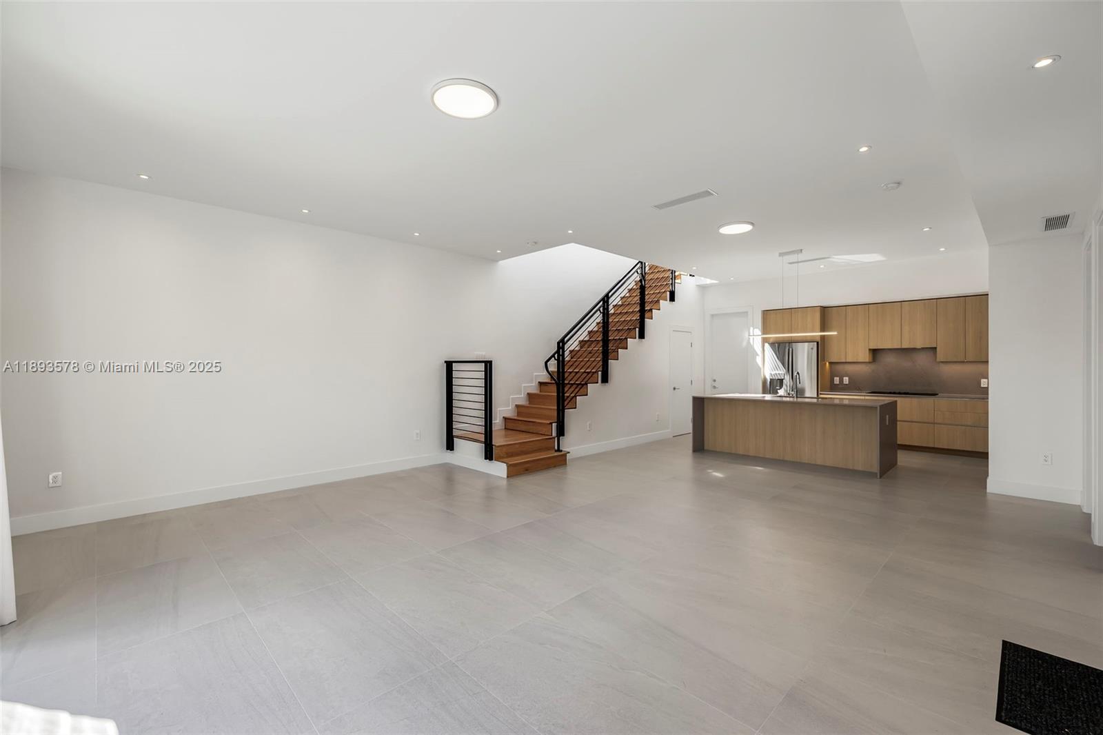 SILVER BLUFF GARDENS - Residential