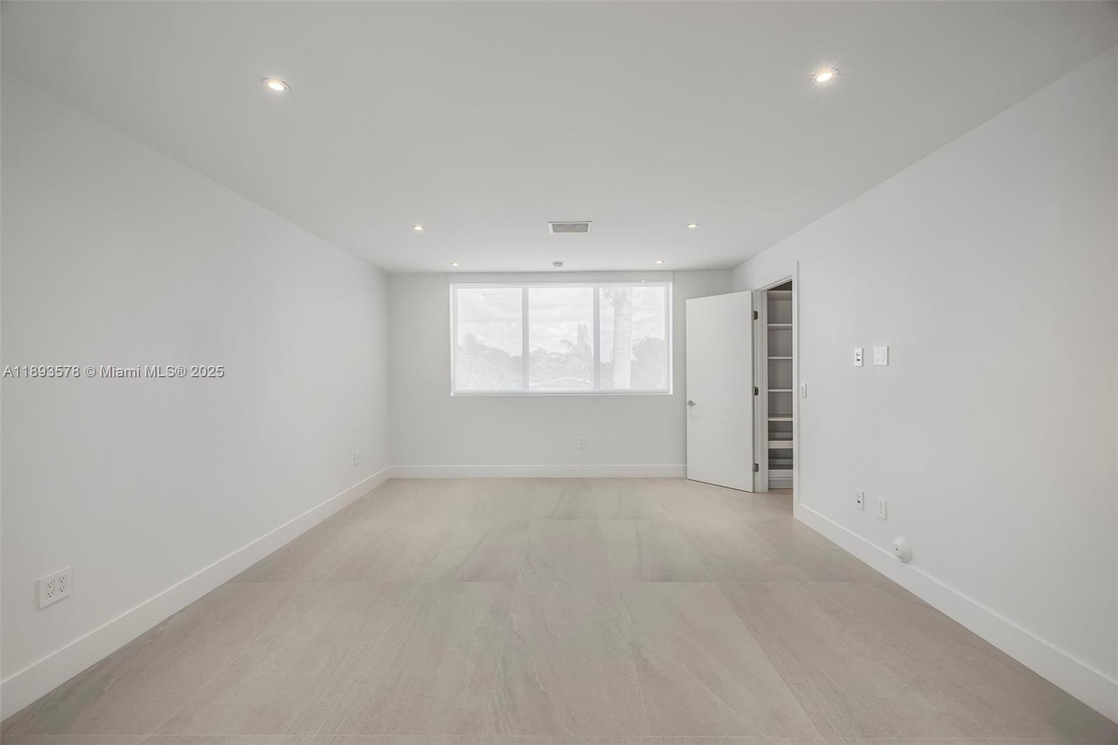 SILVER BLUFF GARDENS - Residential