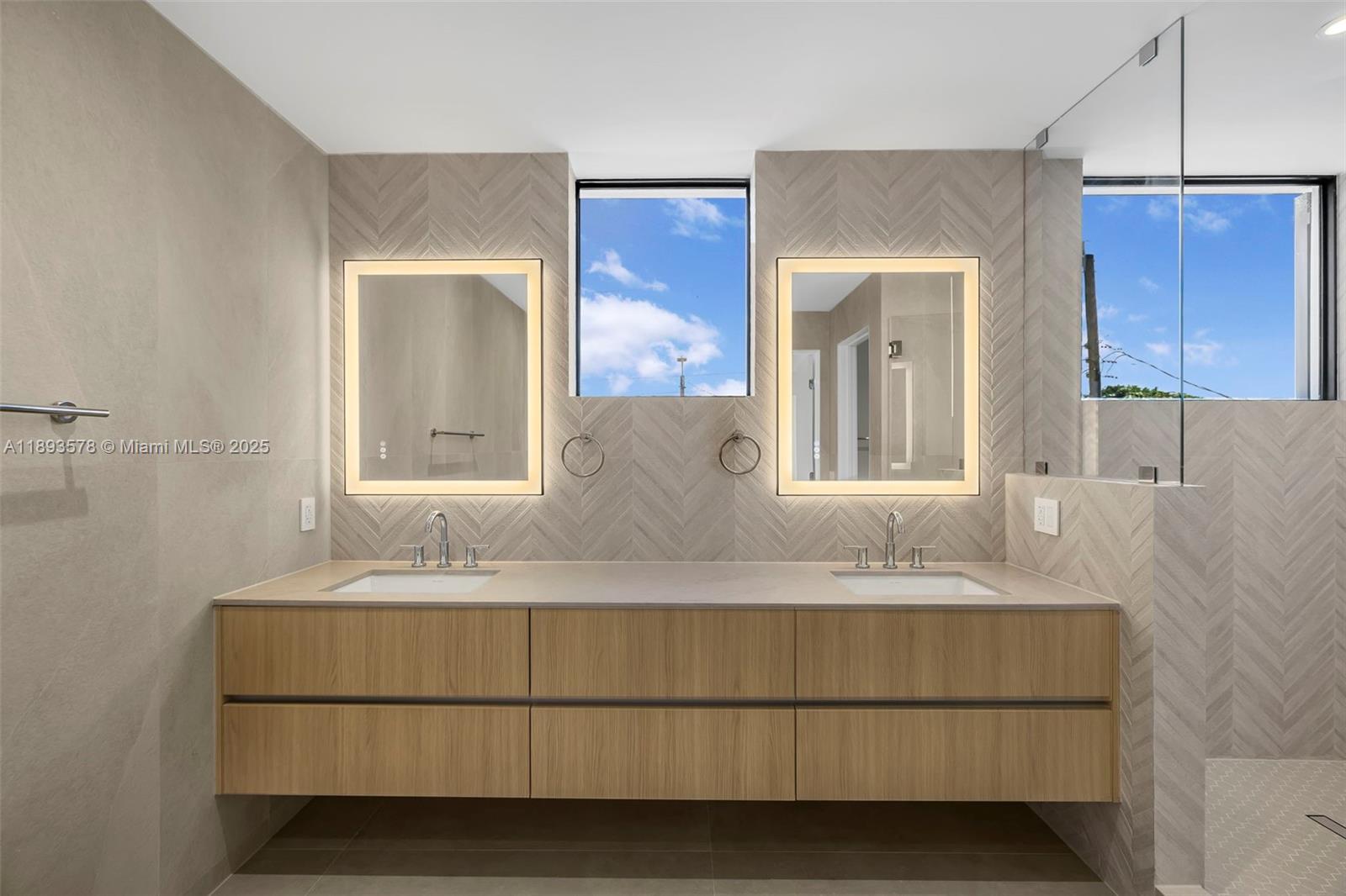 SILVER BLUFF GARDENS - Residential