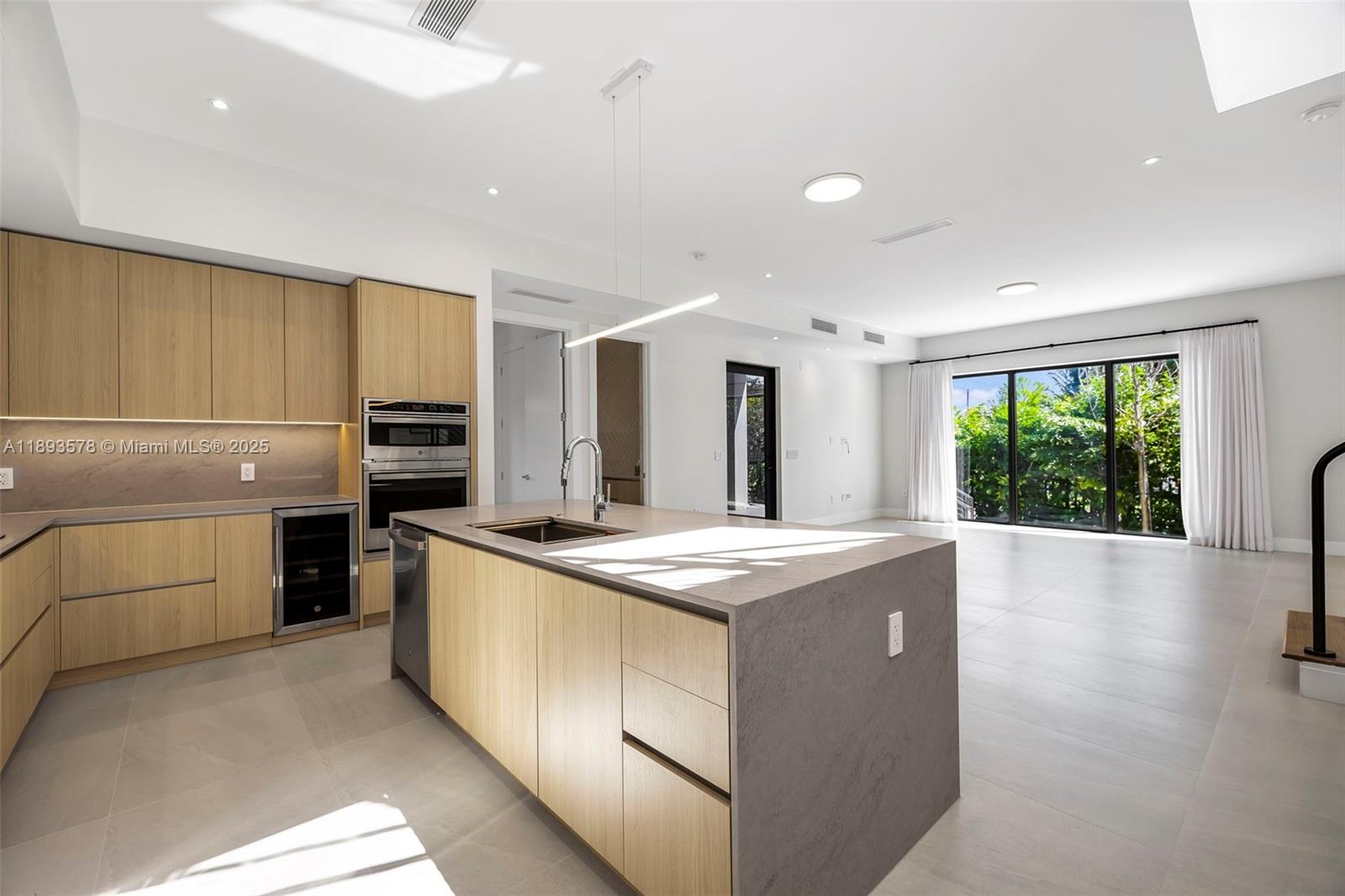 SILVER BLUFF GARDENS - Residential