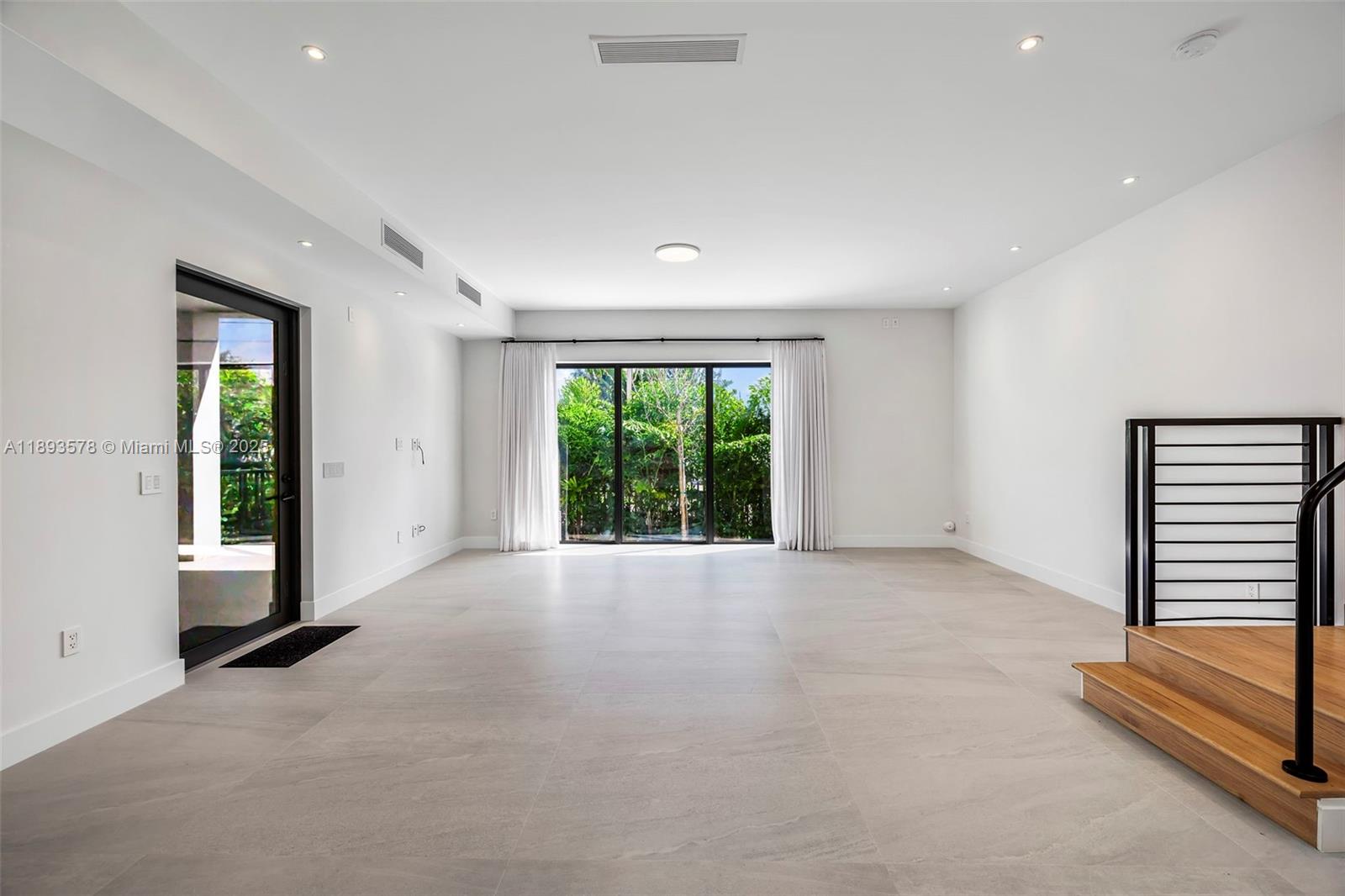SILVER BLUFF GARDENS - Residential