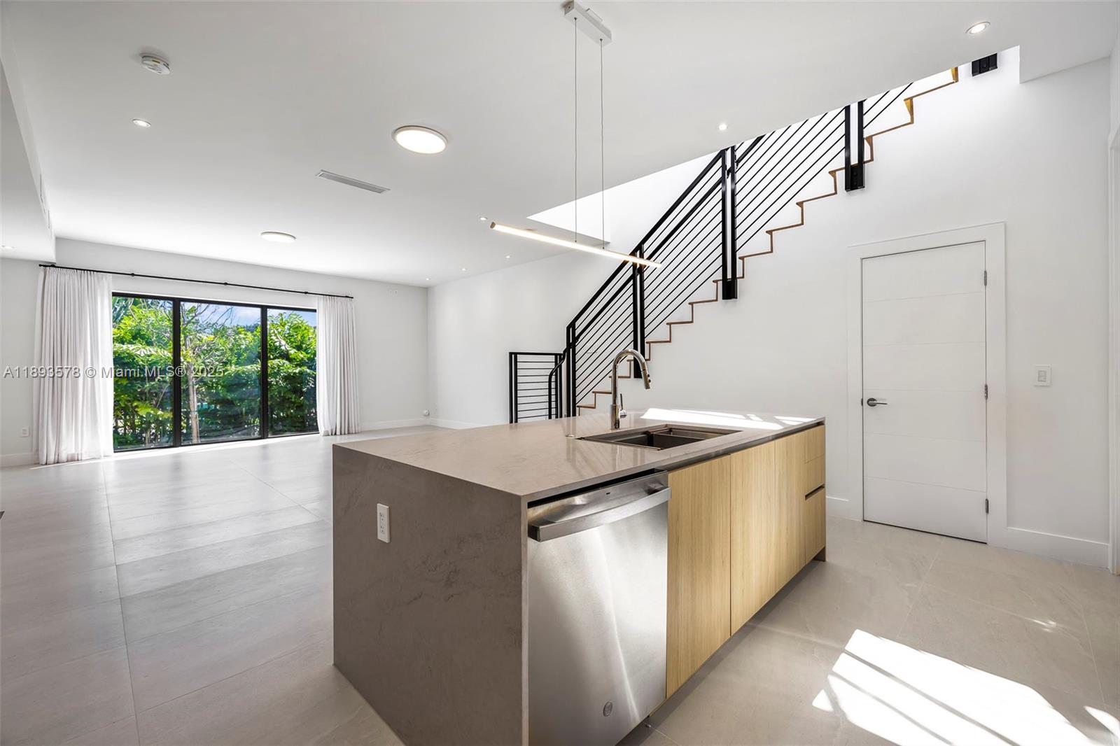 SILVER BLUFF GARDENS - Residential