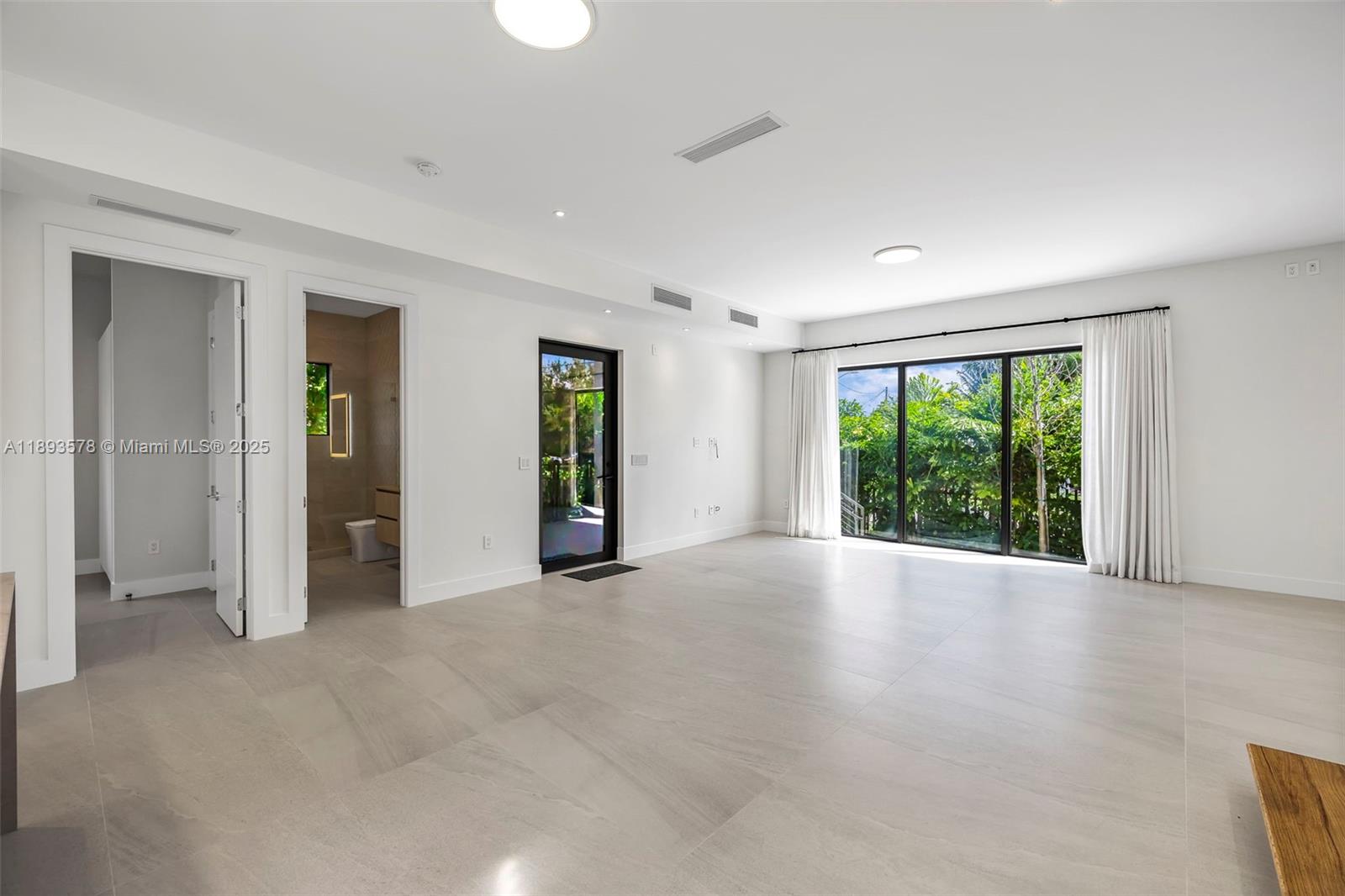 SILVER BLUFF GARDENS - Residential