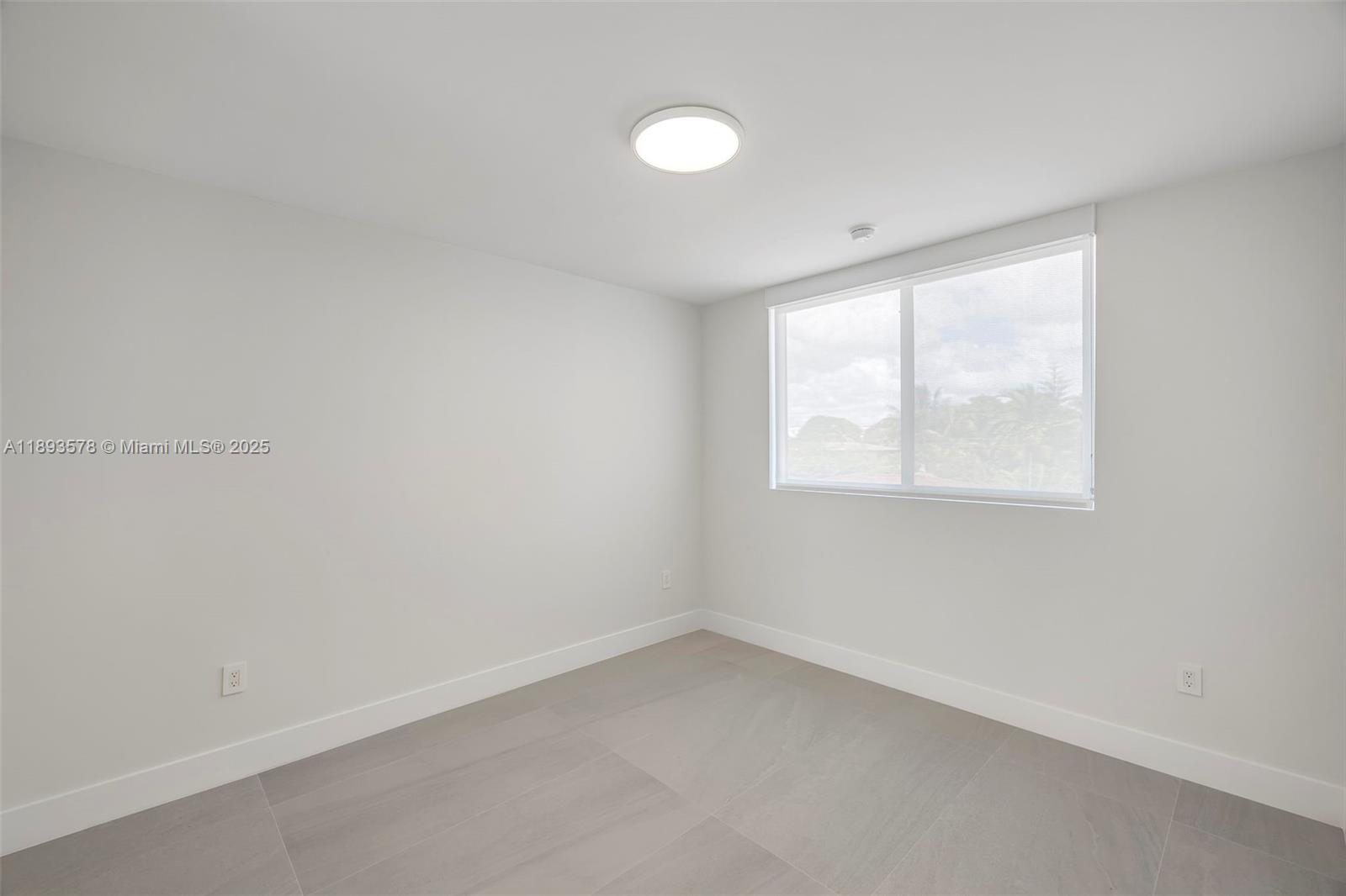 SILVER BLUFF GARDENS - Residential