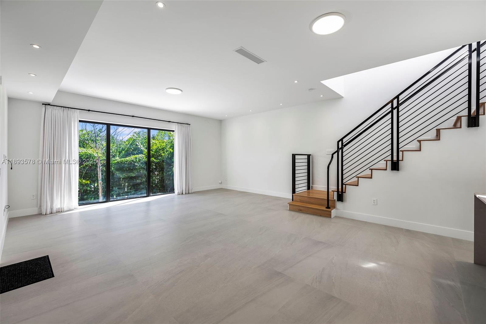 SILVER BLUFF GARDENS - Residential