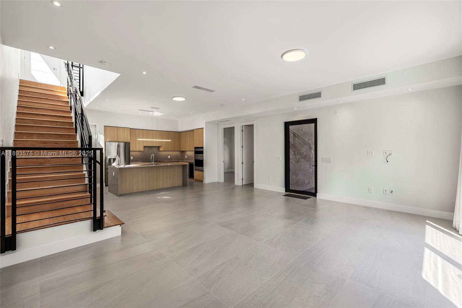 SILVER BLUFF GARDENS - Residential