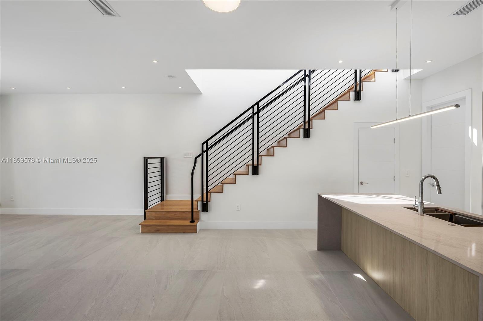 SILVER BLUFF GARDENS - Residential