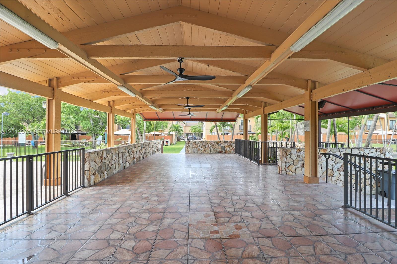 THE COURTS OF BIRDWOOD CO - Residential