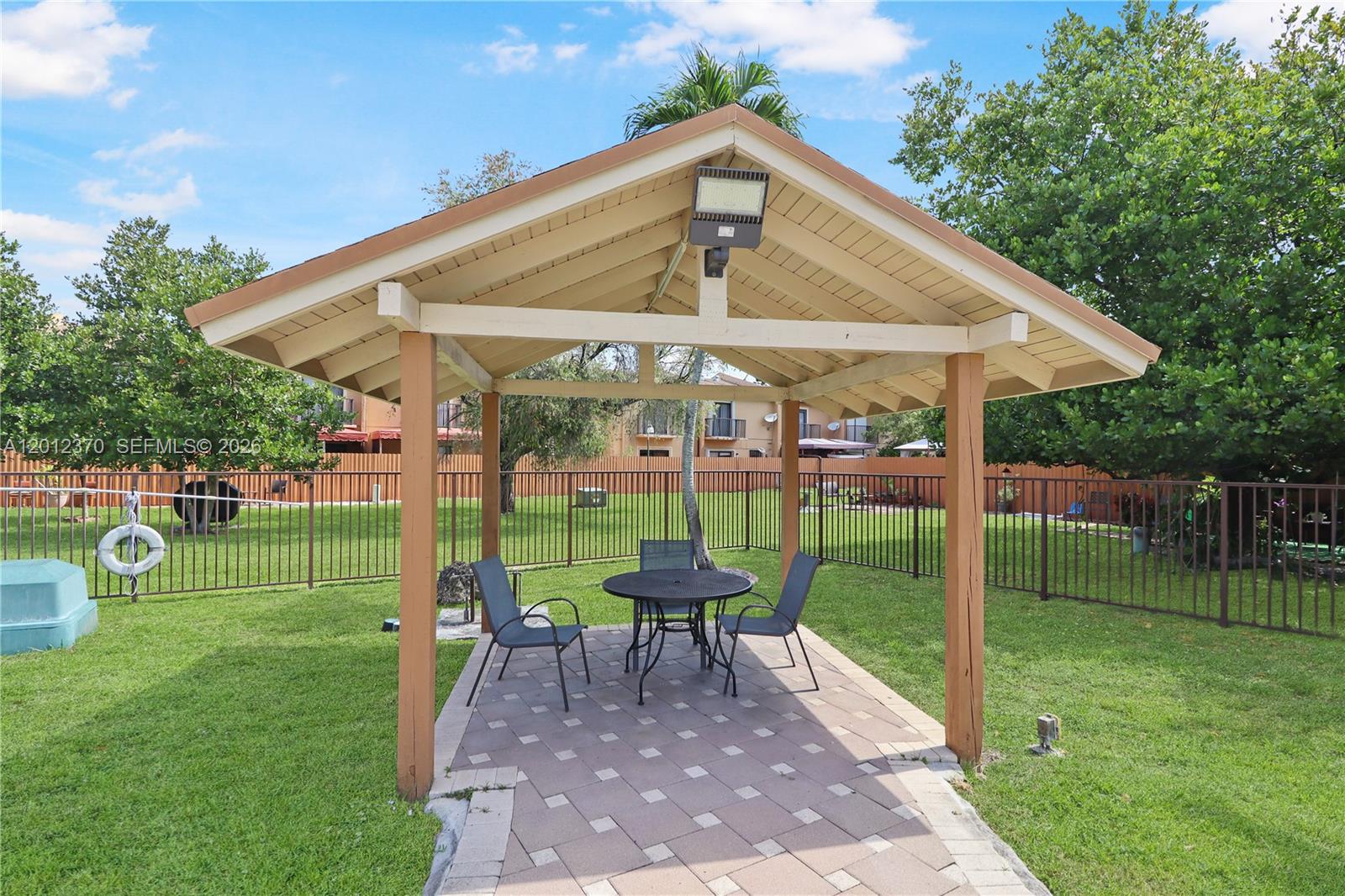 THE COURTS OF BIRDWOOD CO - Residential