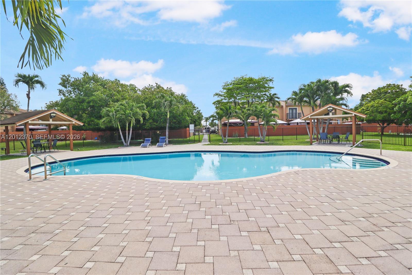 THE COURTS OF BIRDWOOD CO - Residential