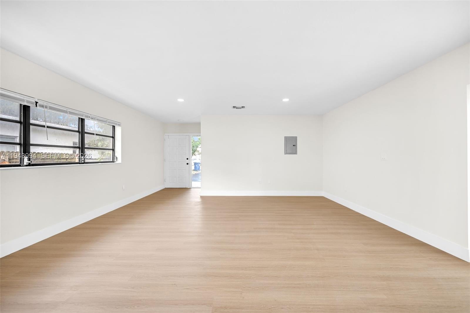 BISCAYNE COURT - Residential Income