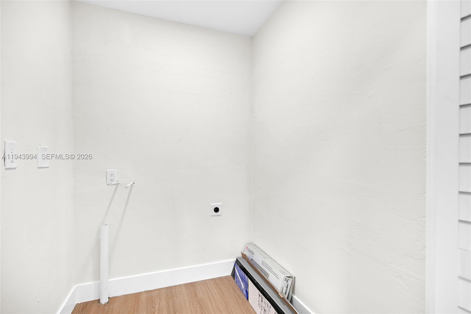 BISCAYNE COURT - Residential Income