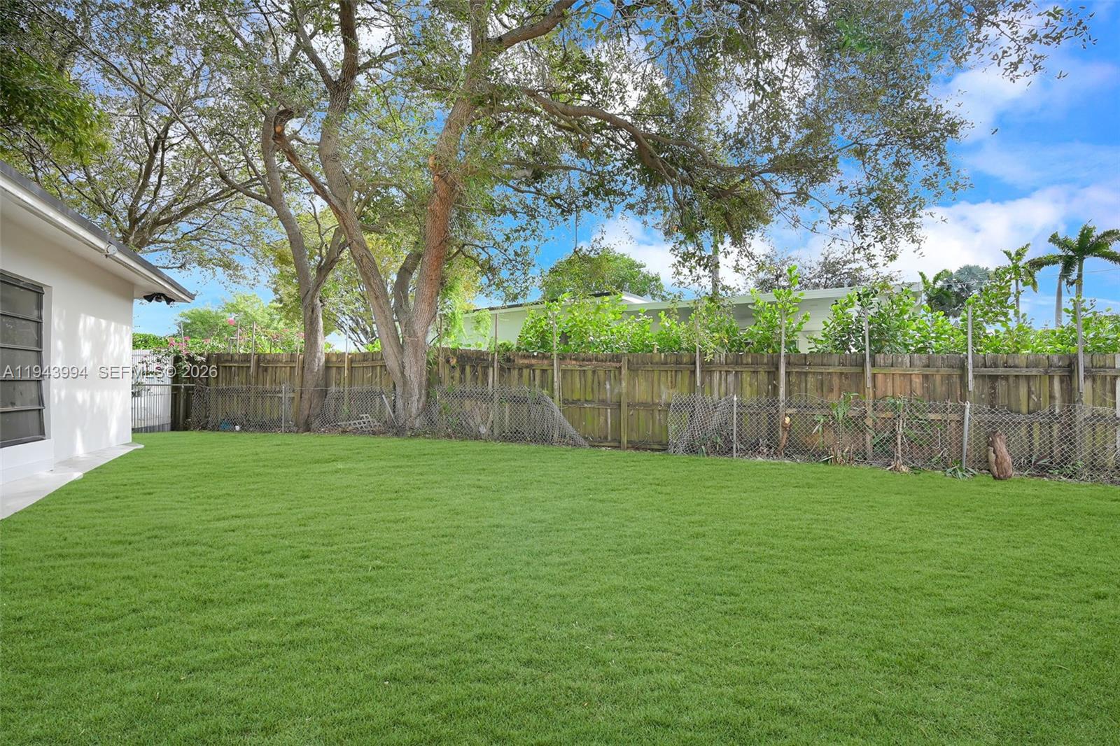 BISCAYNE COURT - Residential Income