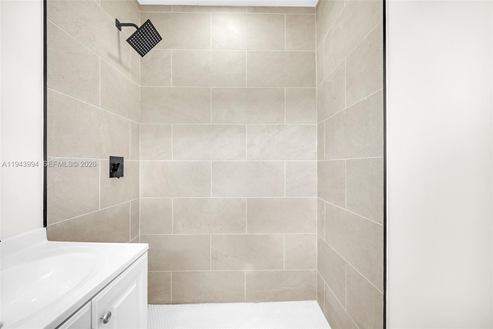 BISCAYNE COURT - Residential Income