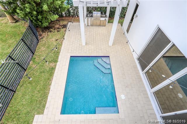 DORAL COMMONS RESIDENTIAL - Residential