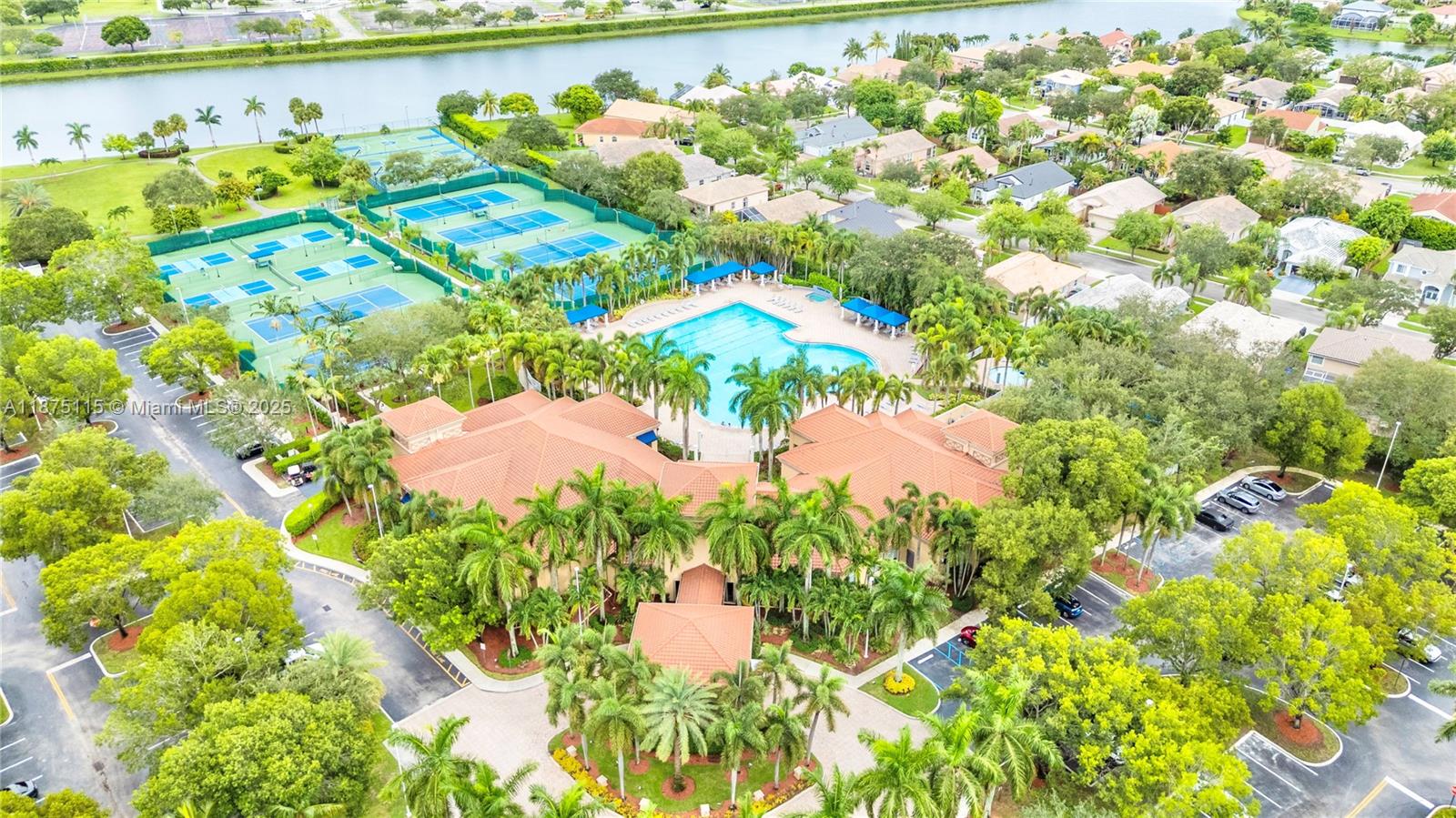 PEMBROKE FALLS 2 HERITAGE - Residential