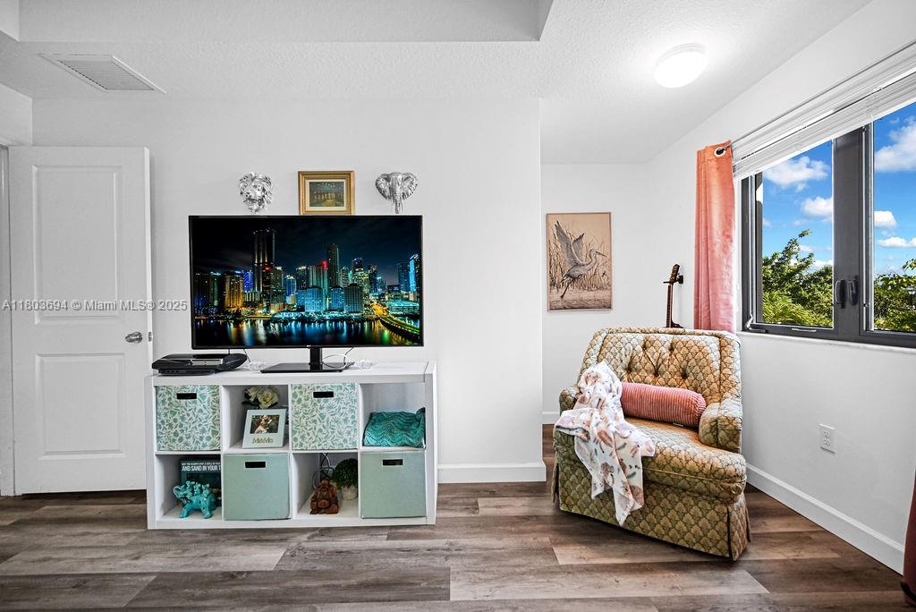 CHAMPION LAKES - Residential