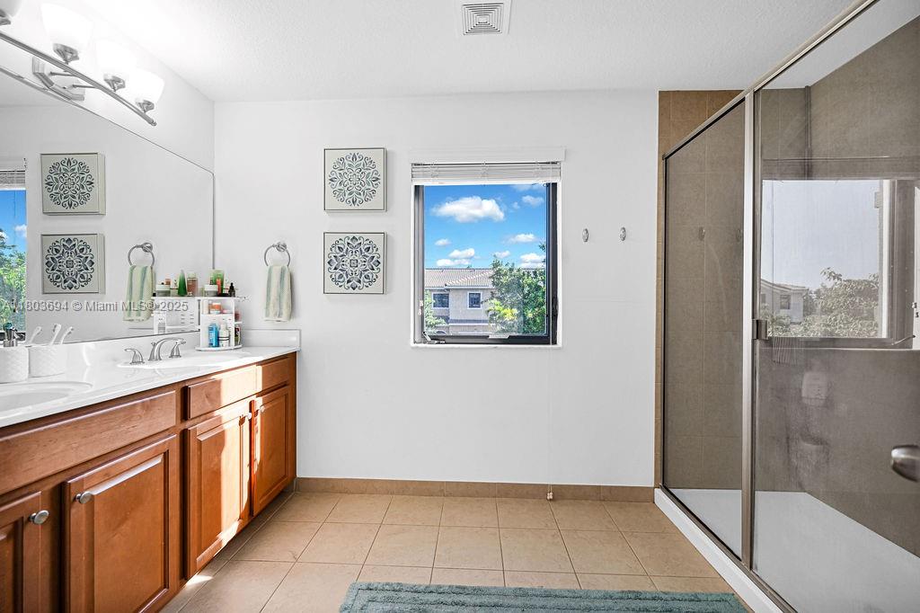 CHAMPION LAKES - Residential