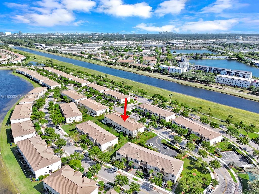 CHAMPION LAKES - Residential