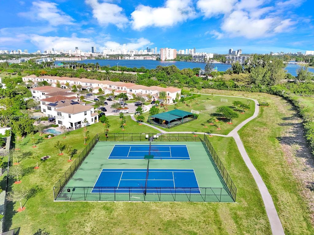 CHAMPION LAKES - Residential