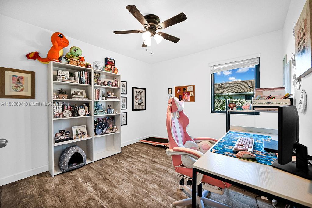 CHAMPION LAKES - Residential