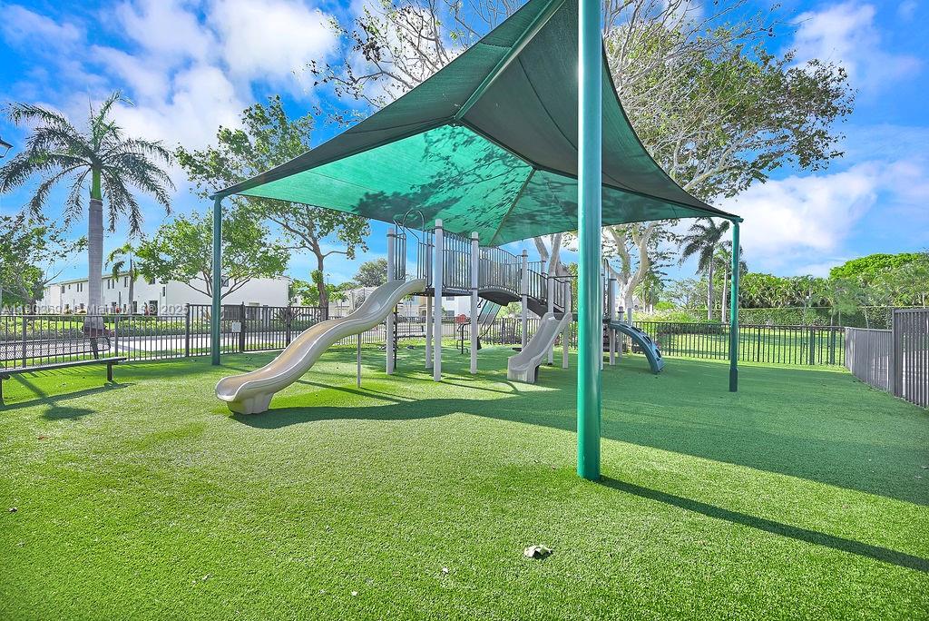 CHAMPION LAKES - Residential