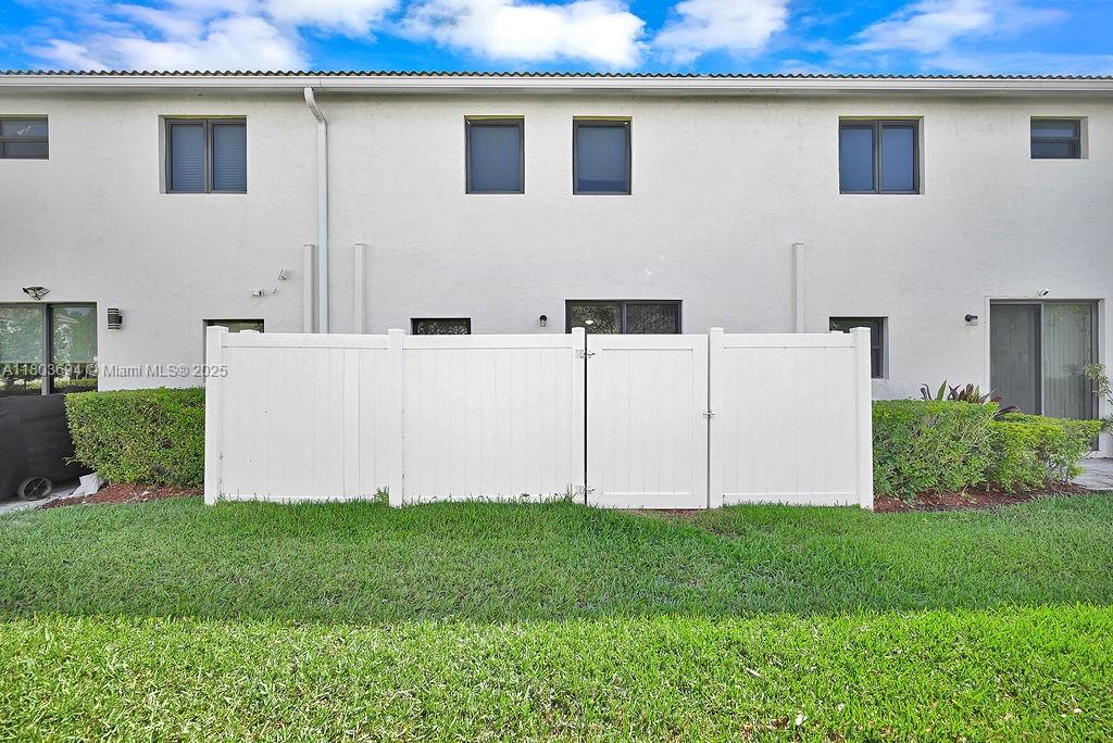 CHAMPION LAKES - Residential