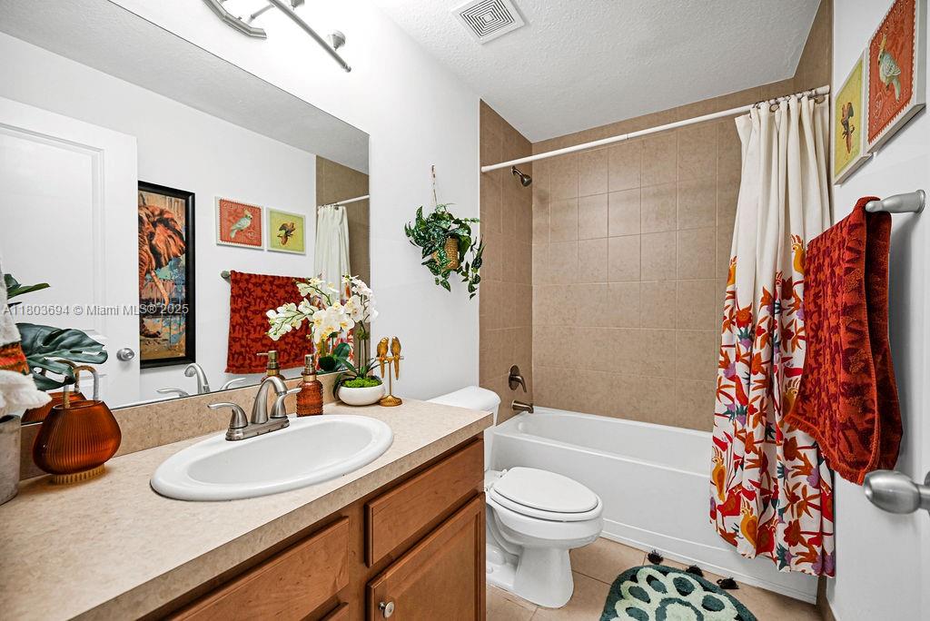 CHAMPION LAKES - Residential