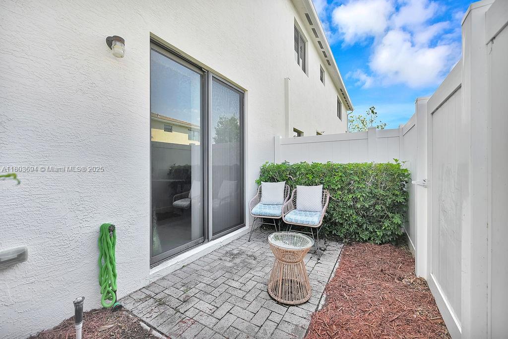 CHAMPION LAKES - Residential