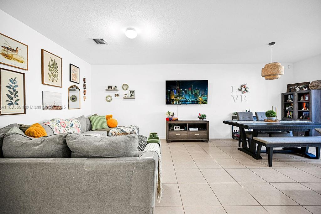 CHAMPION LAKES - Residential