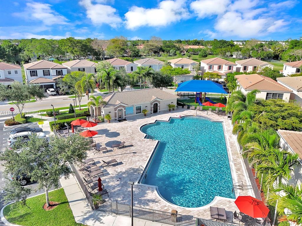 CHAMPION LAKES - Residential