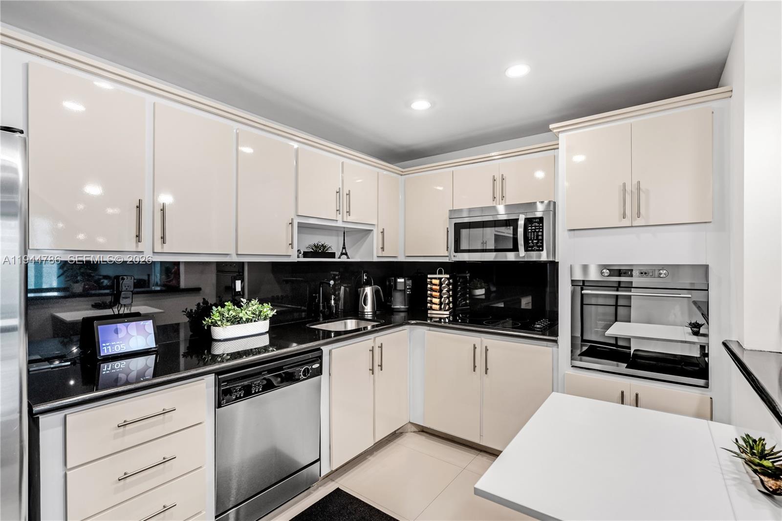 OCEANVIEW BUILDING B COND - Residential