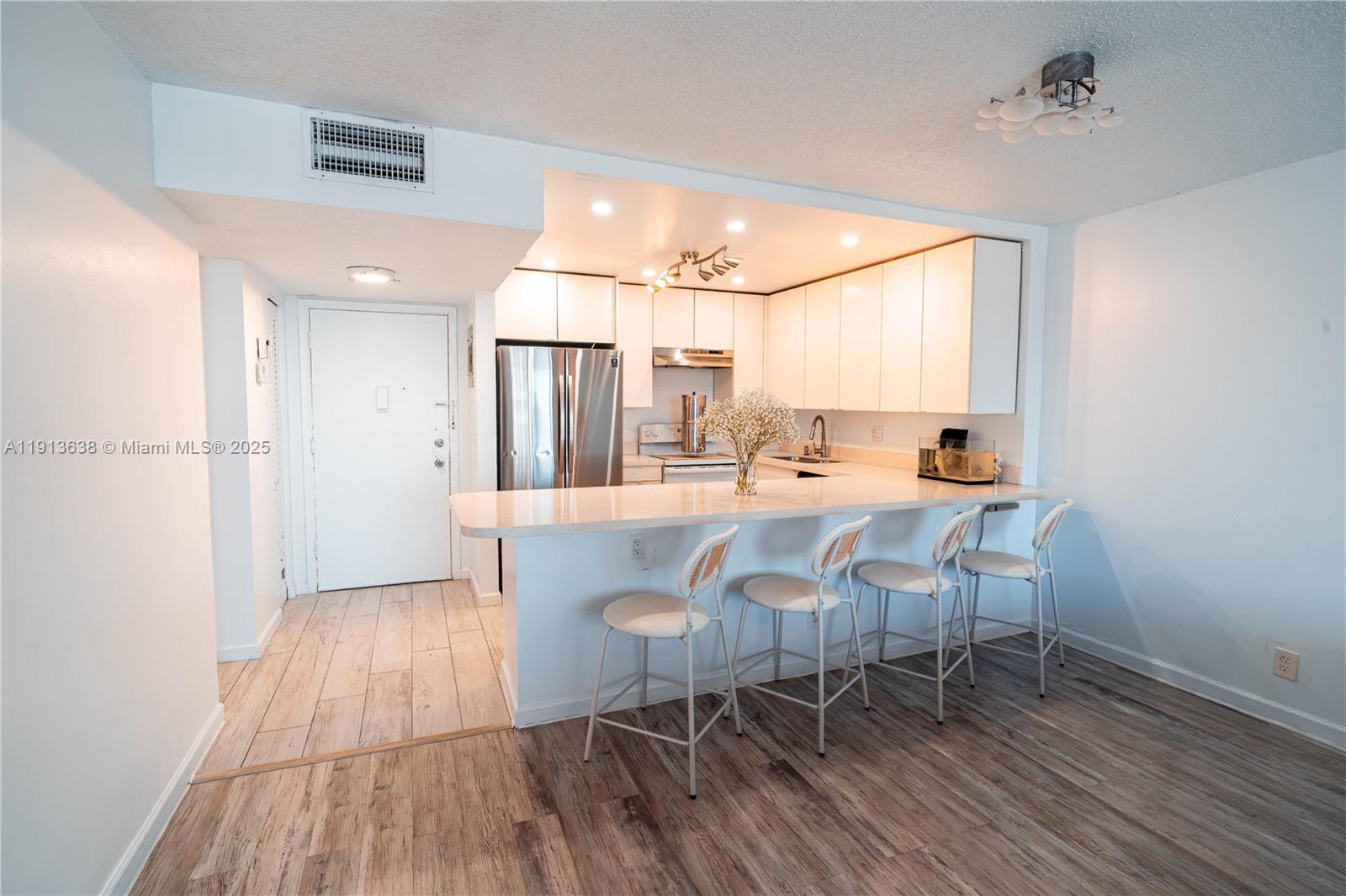 IMPERIAL TOWERS CONDO - Residential