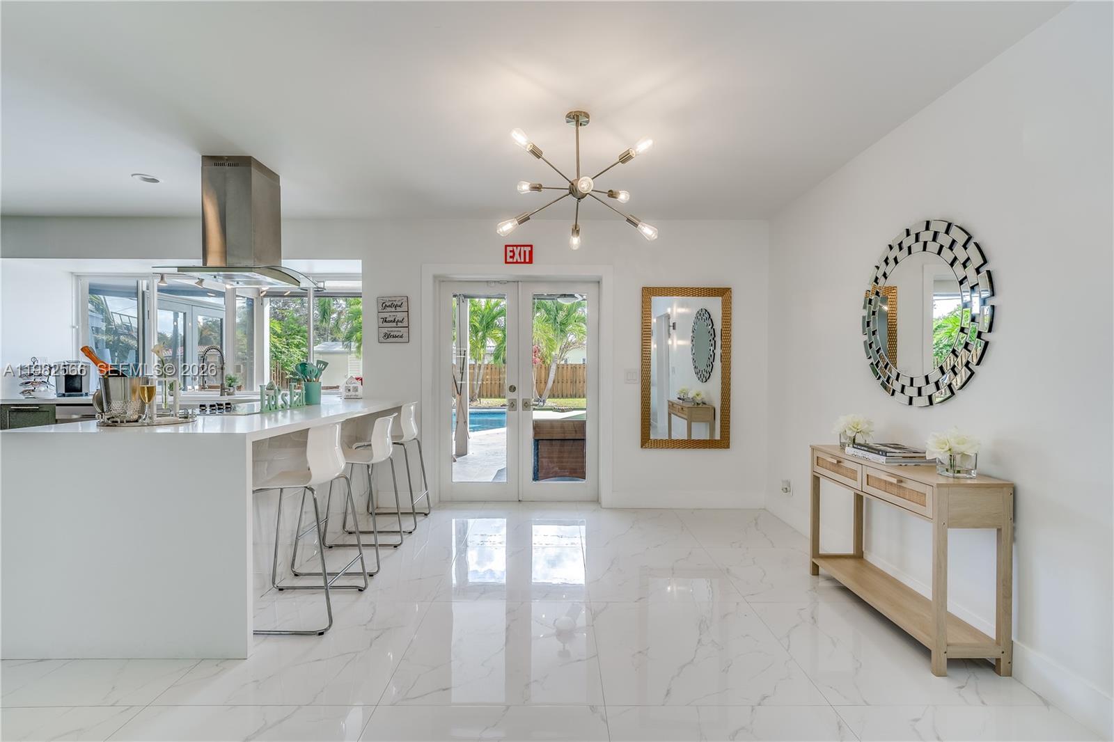 HOLLYWOOD HILLS - Residential