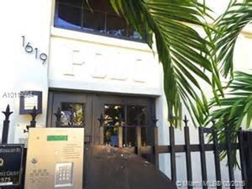 Live steps from Lincoln Road in this updated 304sq ft Studio. Secured building with Gated Entry. Grill area & Laundry on-site. Pet Friendly building in most desirable are of South Beach. Move In Special 1st month and Security Only with Good Credit!