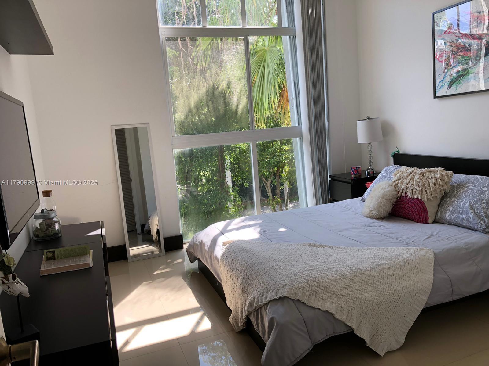 DORAL HOUSE CONDO NO 3 - Residential