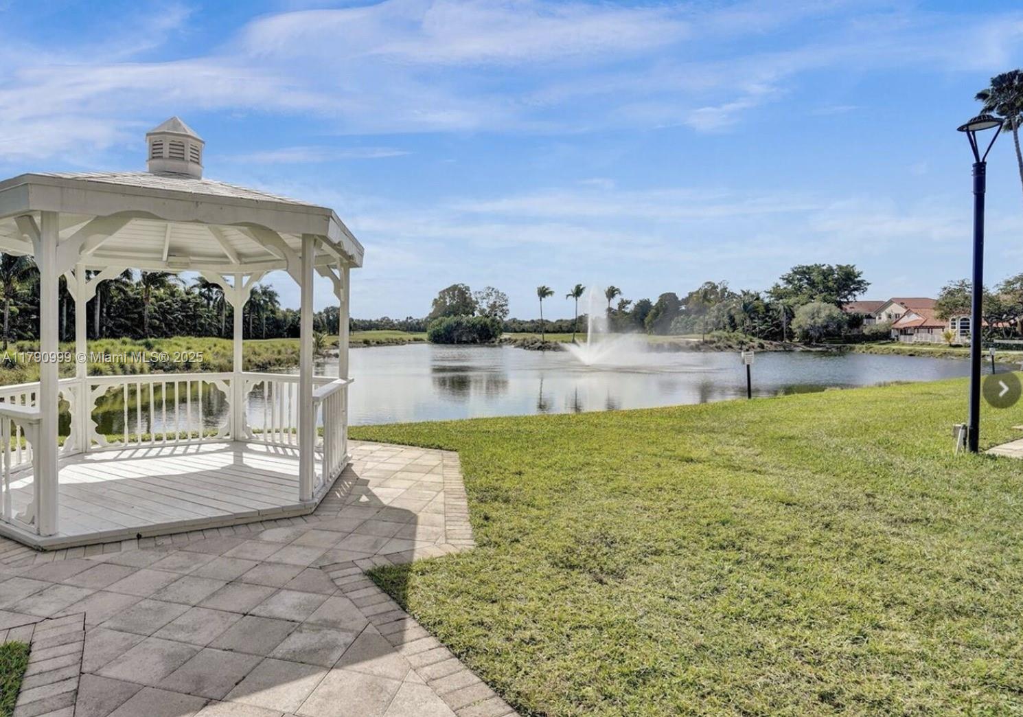 DORAL HOUSE CONDO NO 3 - Residential