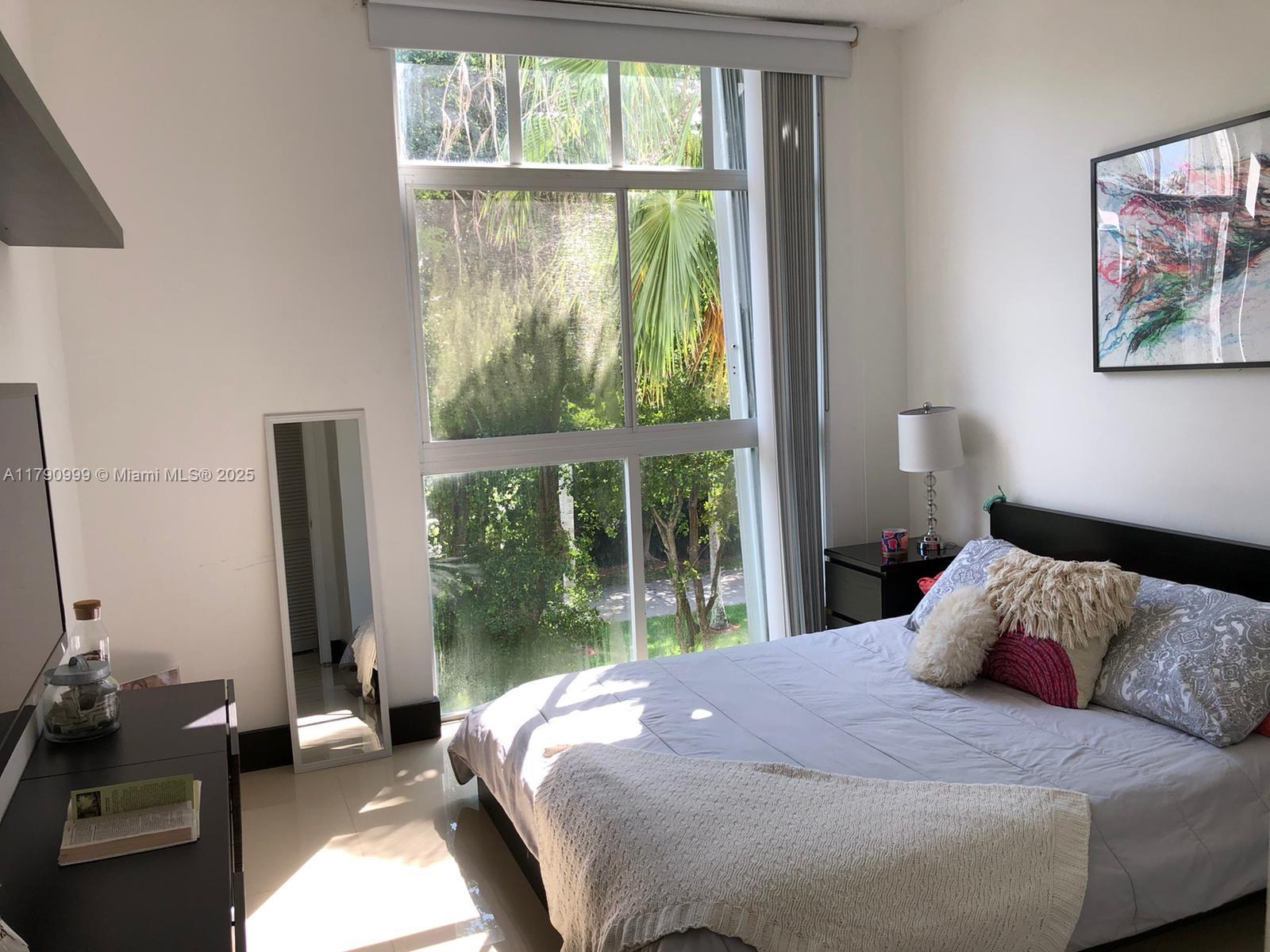 DORAL HOUSE CONDO NO 3 - Residential