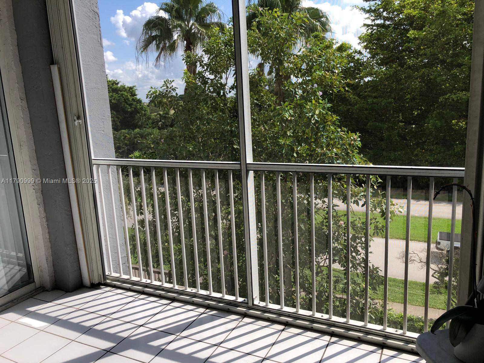 DORAL HOUSE CONDO NO 3 - Residential