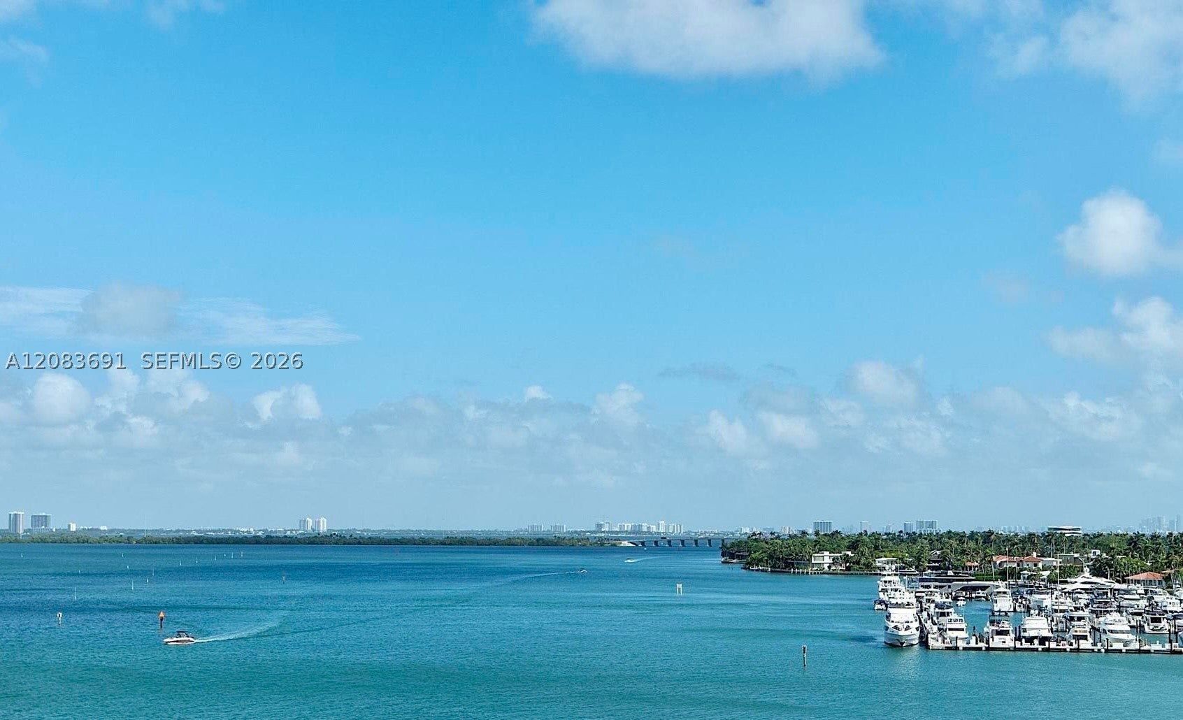 10 Venetian Way 804