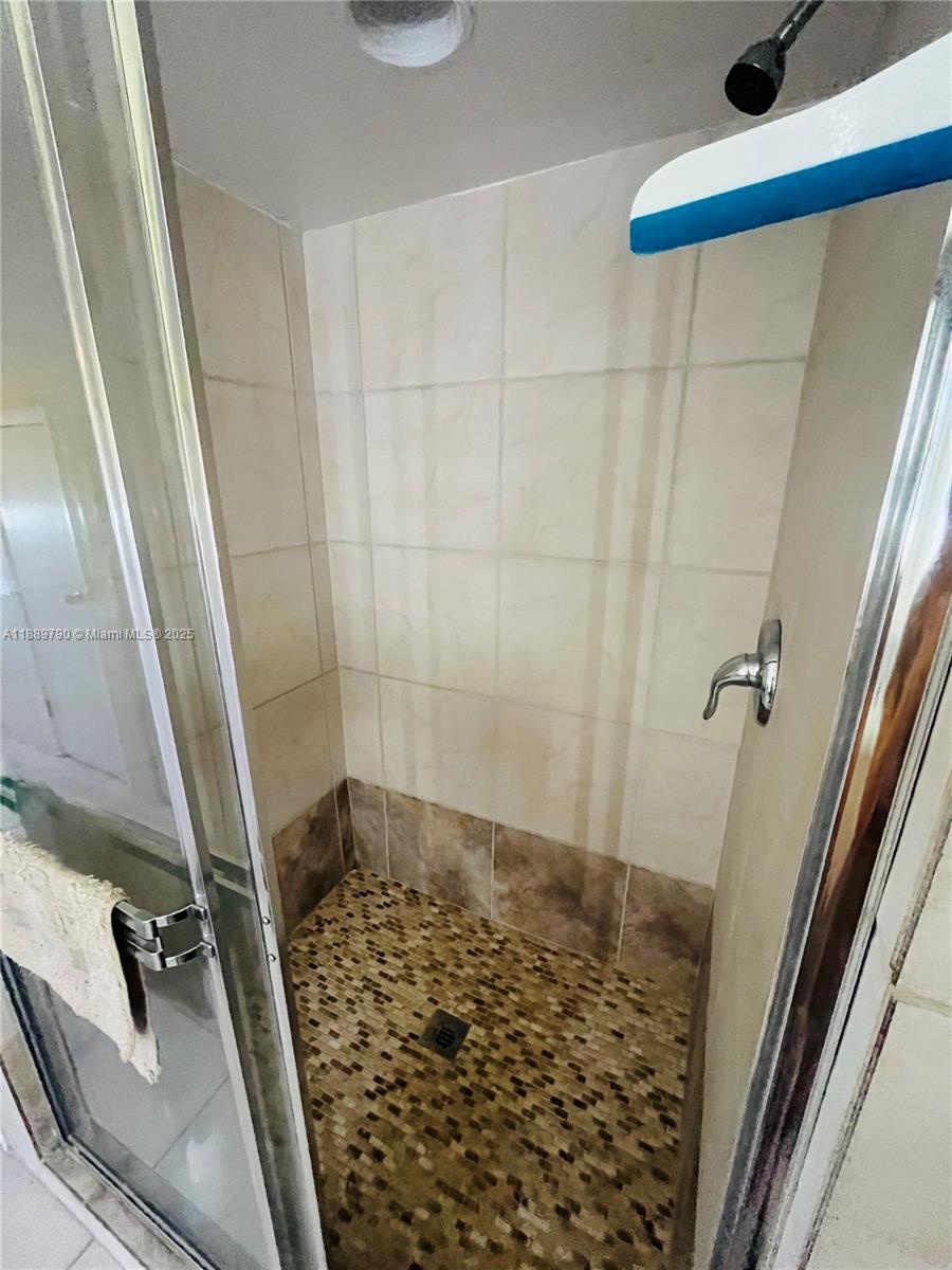 HARBOR SHORES - Residential Lease