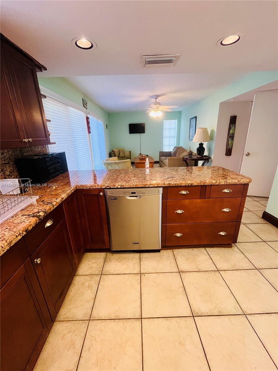 HARBOR SHORES - Residential Lease