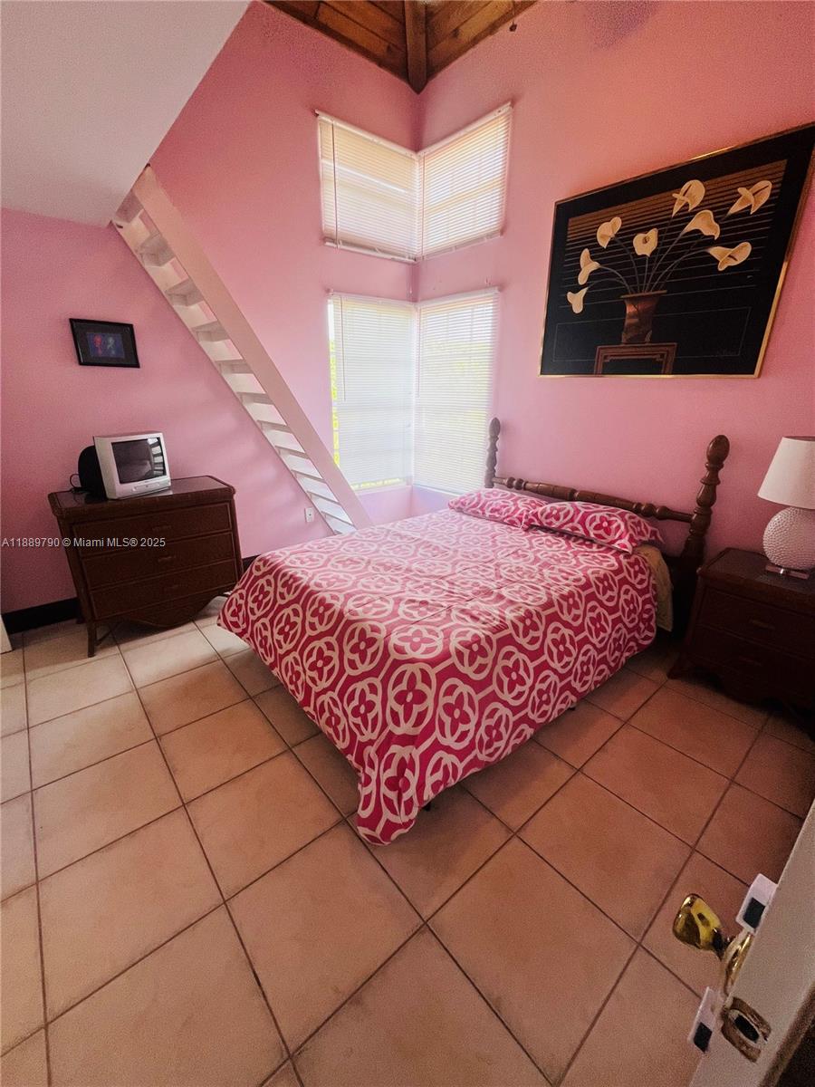 HARBOR SHORES - Residential Lease
